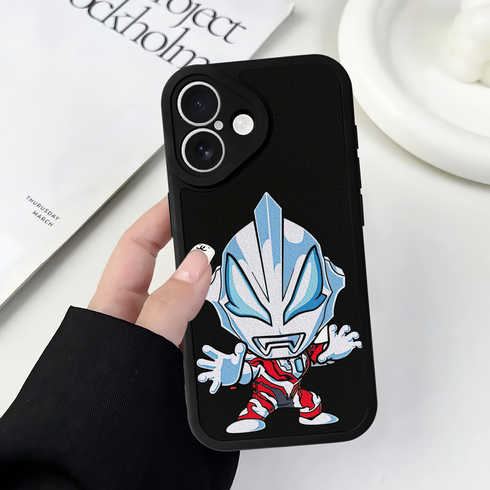 （画像用） ウルトラマン Ultraman 【iPhone 16シリーズ対応】シリコンスマホケース（レザー調） 材質：シリコン